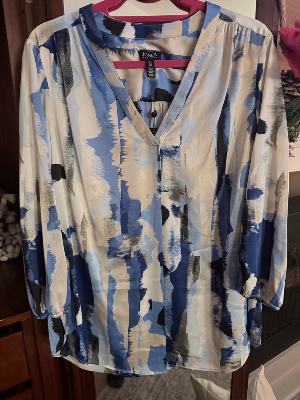 Jones New York Blue & White Watercolor V-Neck Top Large